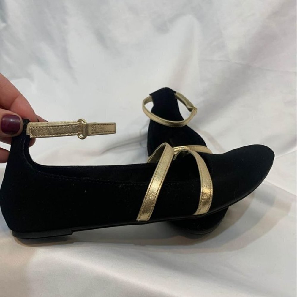 GIRLS American eagle shoes. Brand new. Never worn. Size 3.5. $20. Black/gold. - Picture 4 of 6